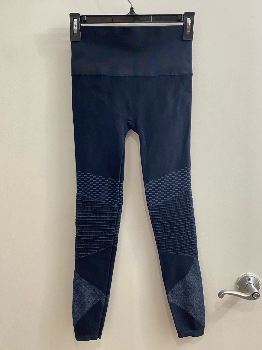 Spanx Look At Me Now Seamless
Moto Legging Size Small